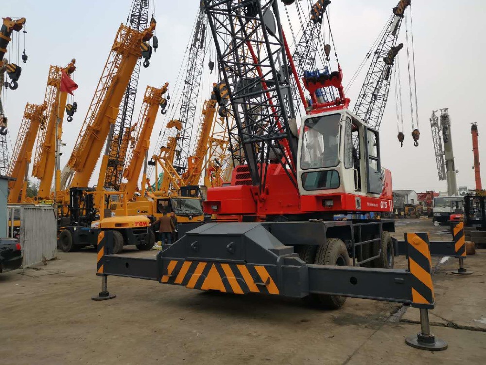 轮胎式起重机的哪些部件容易受损？